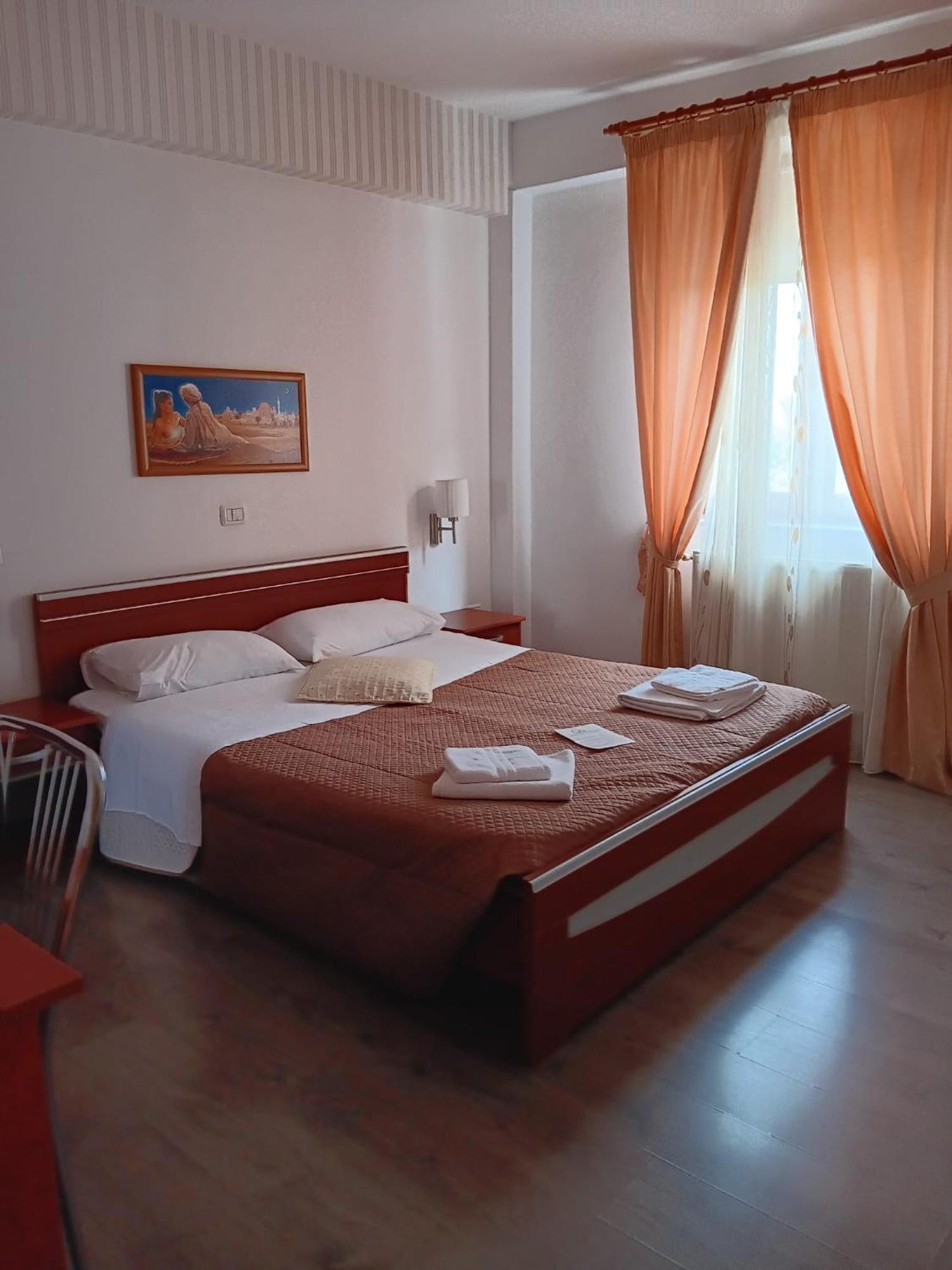 Hotel Vila Veneto Тимишоара Экстерьер фото