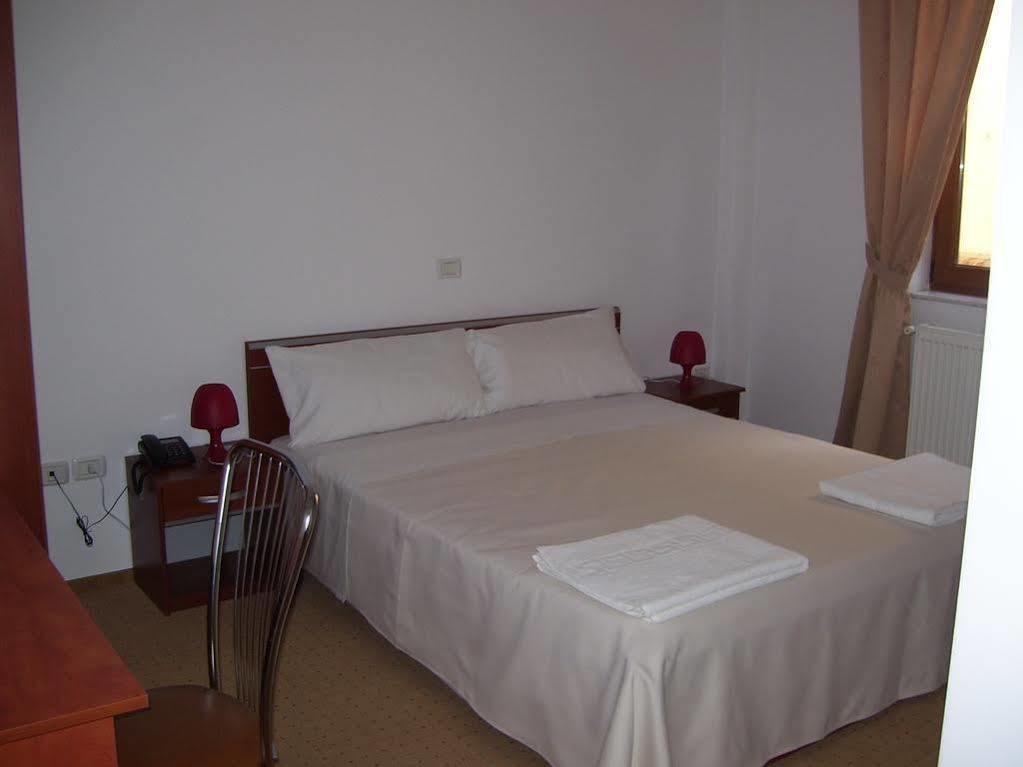 Hotel Vila Veneto Тимишоара Экстерьер фото